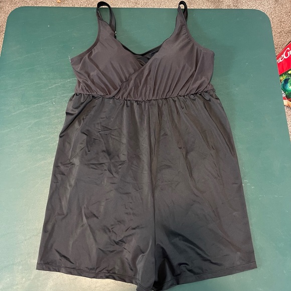 BNWOT plus size swimsuit size 16 - Picture 1 of 10